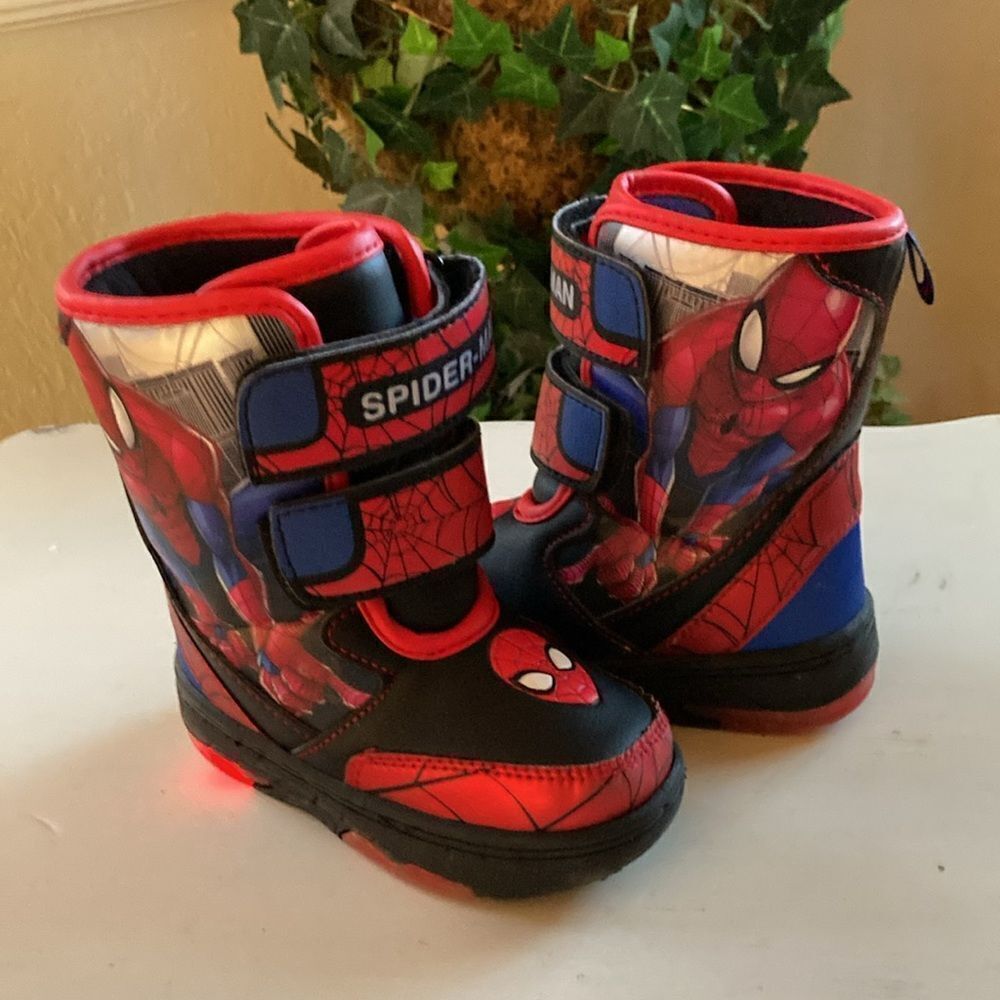 COPY - 🕷️-Man Marvel Spider-Man  Boy’s Light Up Snowboots Size 7